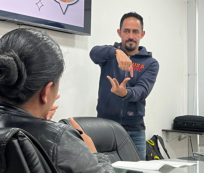 Nos preparamos para comunicar sin barreras 